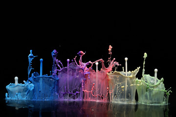 Farbige Milchskulpturen FarbexplosioN