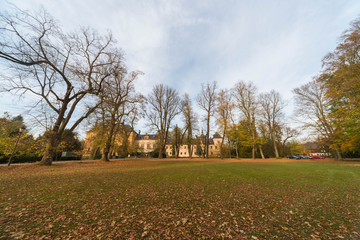 Obraz premium Zamek Kliczków jesienią.