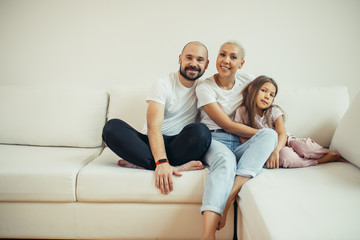 Obraz premium Beautiful family relax at home, Portrait of beautiful caucasian family sitting on sofa. Family, children concept
