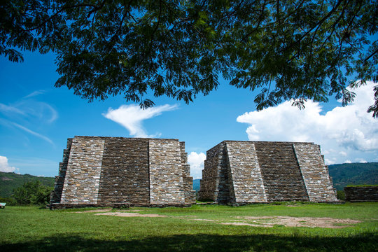 Mixco Viejo, Monumentos mayas ubicados en Chimaltenango, Guatemala. Fortalezas hechas de piedra