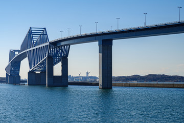 Naklejka premium 高架橋と自動車道