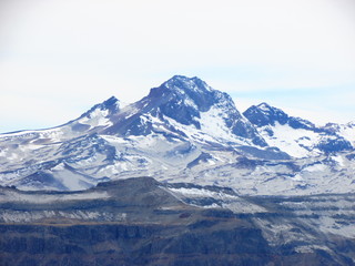 Cordillera de los Andes.Montaña nevada desde Enladrillado, Altos del Lircay, Maule, Chule