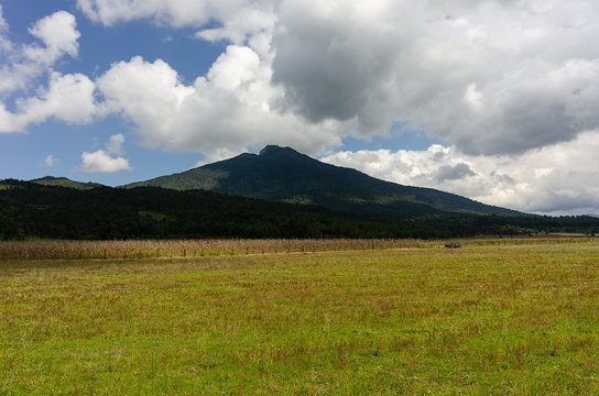 Paisaje De La Sierra Madre Oriental Desde Michoacan