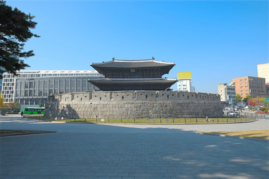 Dongdaemun gate (Heunginjimun) in Seoul city, South Korea