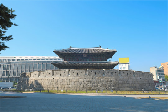 Dongdaemun gate (Heunginjimun) in Seoul city, South Korea