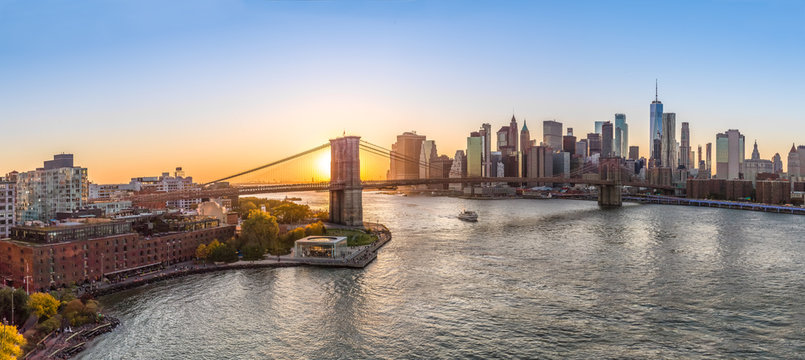Fototapeta New York City Brooklyn Bridge evening skyline sunset