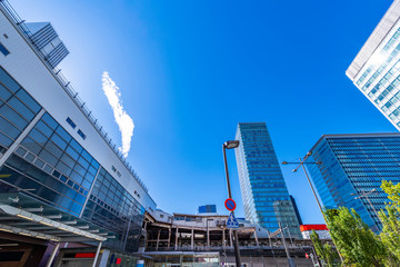 秋葉原駅前のオフィスビル街の風景
