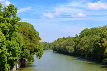 Obraz premium Isar River in Munich, Germany