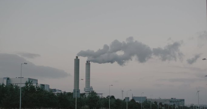 Chimeneas de Fabrica contaminando
