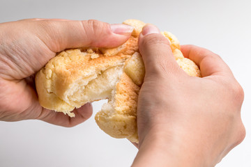 白背景メロンパンを半分に割っているふわふわ　bread