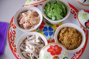 chinese noodles with meat and vegetables