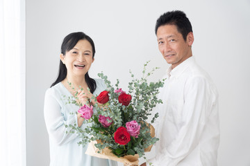 シニア夫婦　結婚記念日