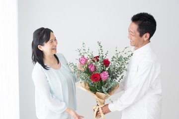 シニア夫婦　結婚記念日