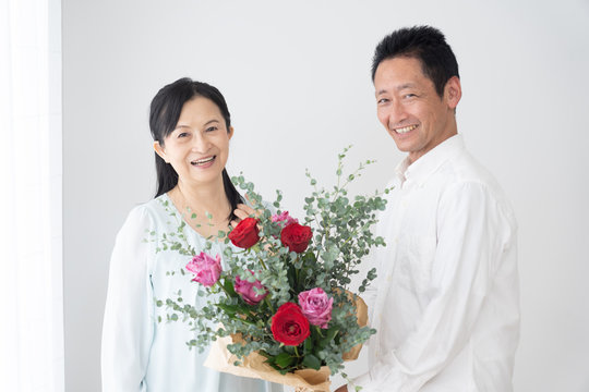 シニア夫婦　結婚記念日
