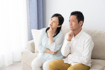シニア夫婦　考える