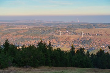 windkraftanlagen in der ferne