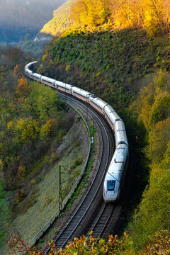 Intercity Express Eisenbahn Schnellzug Geislinger Steige Bahnstrecke Deutschland Strecke Schienen Anstieg Stuttgart Ulm Kurve Herbst Fernverkehr Reise Infrastruktur Baden-W&uuml;rttemberg Technologie