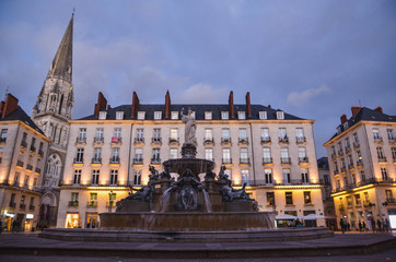 Fototapeta premium Nantes main square wih a founain on a sunset. Classic European architecture