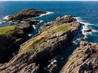 Das nördliche Hochland von Schottland - Luftaufnahme