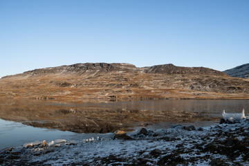 Fototapeta na wymiar Söðufell am See Geiterbergsvatn nahe Borgarnes. /