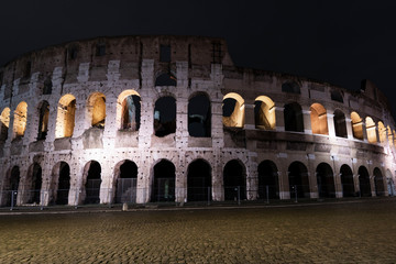 Fototapeta premium Colosseum in Rome on a beautiful night, Italy