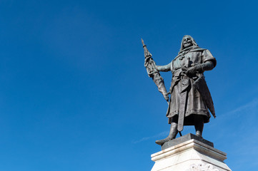 Fototapeta na wymiar Valladolid / Spain 10.26.2019.Monument to Count Ansurez in thePlaza Mayor of Valladolid.