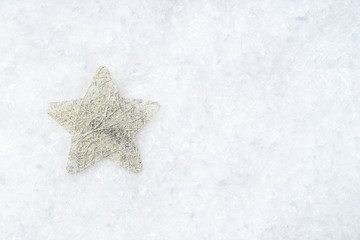 Fototapeta na wymiar decorative star in snow 