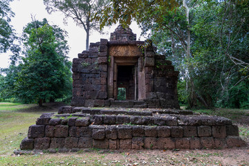 タイとカンボジアの国境の遺跡プラサートタームアン