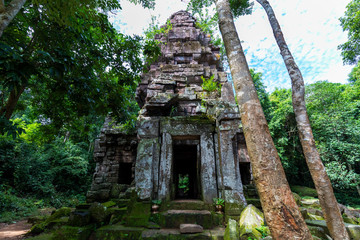 タイとカンボジアの国境の遺跡プラサートタクラベイ