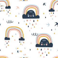 Nahtloses süßes Muster mit handgezeichneten Regenbögen, Regentropfen und Wolken. Kreativer skandinavischer kindlicher Hintergrund für Stoff, Verpackung, Textil, Tapete, Bekleidung. Vektor-Illustration