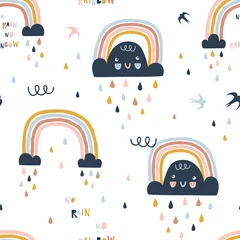 Gardinen Nahtloses süßes Muster mit handgezeichneten Regenbögen, Regentropfen und Wolken. Kreativer skandinavischer kindlicher Hintergrund für Stoff, Verpackung, Textil, Tapete, Bekleidung. Vektor-Illustration © AngellozOlga