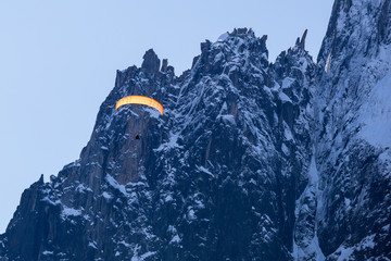 Paraglider in den Alpen