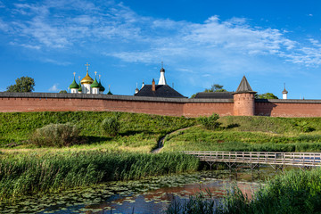 Obraz premium Russia, Vladimir Oblast, Suzdal: Panorama view with famous old Saviour Monastery of Saint Euthymius, Transfiguration Cathedral, donjon, river Kamenka, in the center of one of the oldest Russian towns.