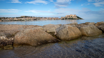 Sur la plage de Calvi