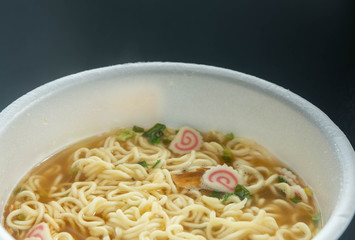 カップ麺　とんこつラーメン