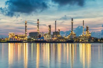 Obraz na płótnie Canvas Oil Refinery and Petrochemical industry with sunset in Bangkok,Thailand.