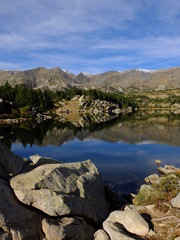 Lac de montagne des Bouillouses, massif du Carlit dans les pyrénées orientales 