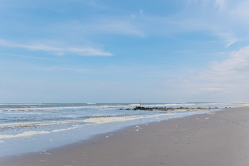 Blick vom Strand aufs Meer