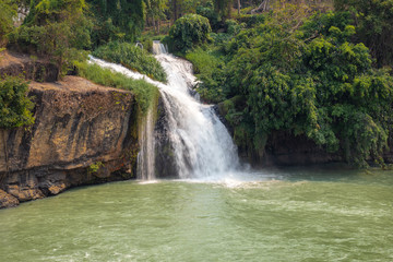 Fototapeta na wymiar Beautiful waterfalls in Vietnam in the wild. slow motion. Asian nature. Dray Nur waterfall.