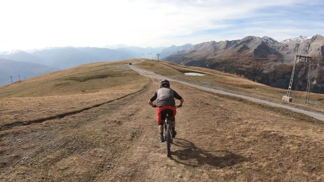 Fast bike descent in Crans-Montana - Gopro 7 shot at 4K60 - ultra smooth stabilization - slight slow motion to 50fps
