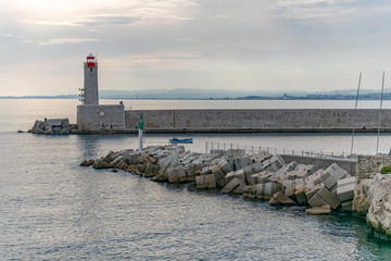 Le phare du port Lympia à Nice