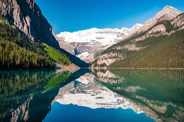 Fototapeta na wymiar Lake Louise, Banff National Park, Alberta, Canada