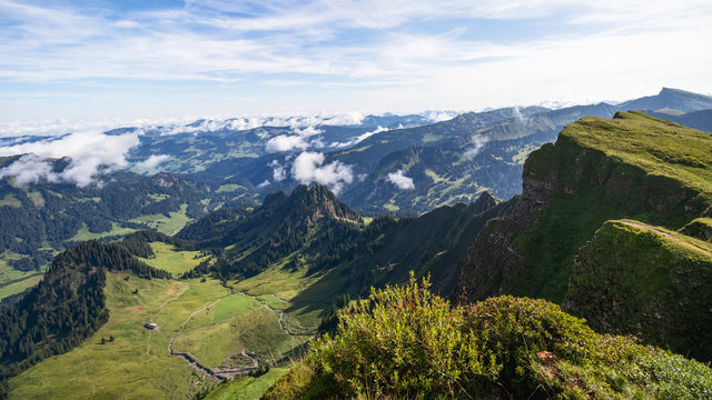 Bergsommer: Majest&auml;tischer Blick vom Diedamskopf auf das Allg&auml;u und den Bregenzerwald