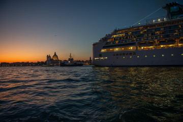 Venice skyline at sunset - obrazy, fototapety, plakaty
