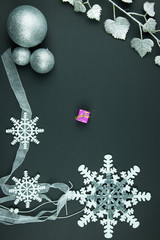 Zimowe ozdobne płatki śniegu © andsko