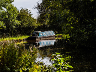 Fototapeta na wymiar moored narrow boat barge canal worcestershire england uk