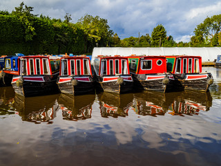 Fototapeta na wymiar moored narrow boat barge canal worcestershire england uk