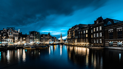 Obraz premium night view of amsterdam