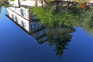 Wasserspiegelung, Fachwerkhaus