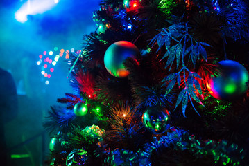 Obraz na płótnie Canvas balls and toys on the Christmas tree